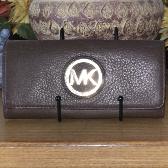 Michael Kors Fulton Carryall Wallet. Brown Pebbled Leather GUC - Picture 1 of 16